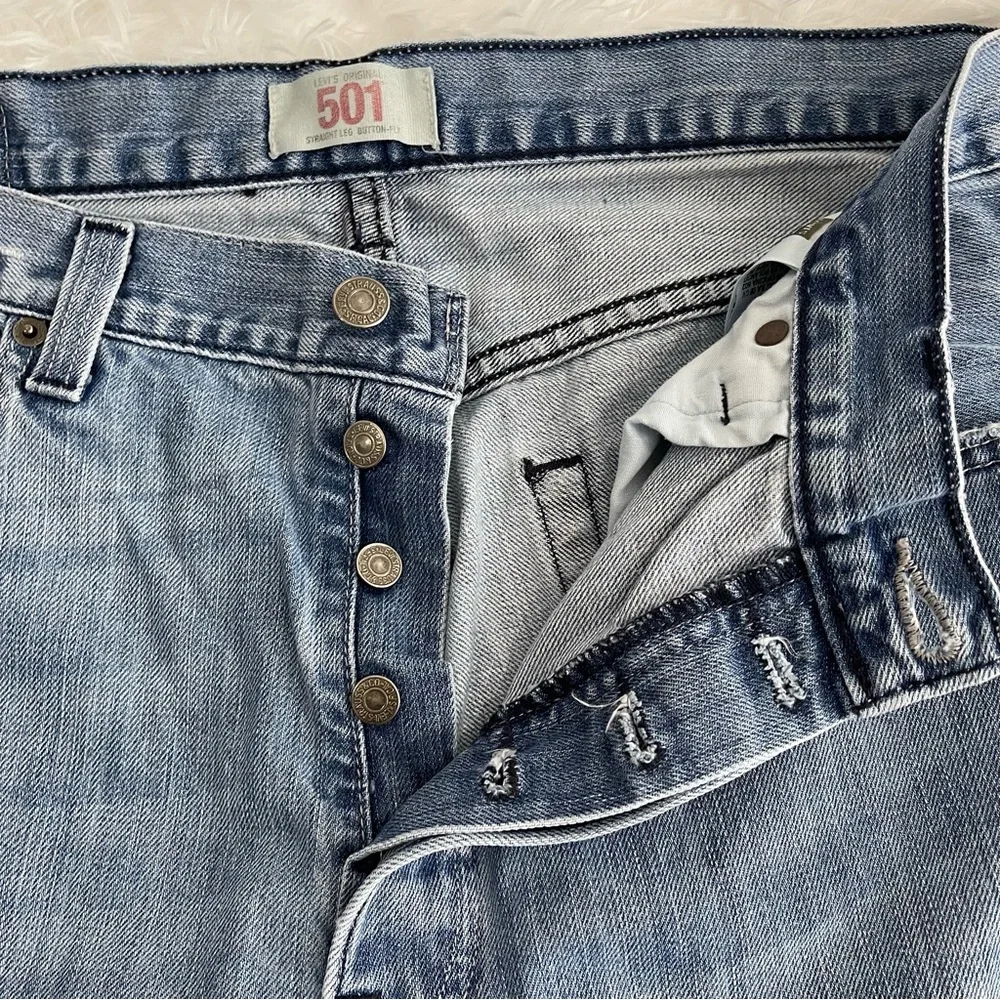 Levi’s 501 Jeans Men’s 36X32 Straight Leg Button Fly Distressed Medium Wash